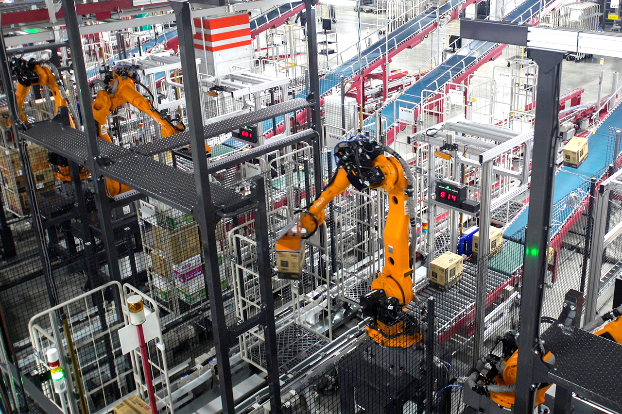 The world’s first humanless warehouse is run only by robots and is a model for the future